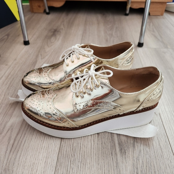 Aldo Gold Metallic Platform Oxfords - Picture 4 of 4
